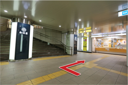 松坂屋行き階段前の写真